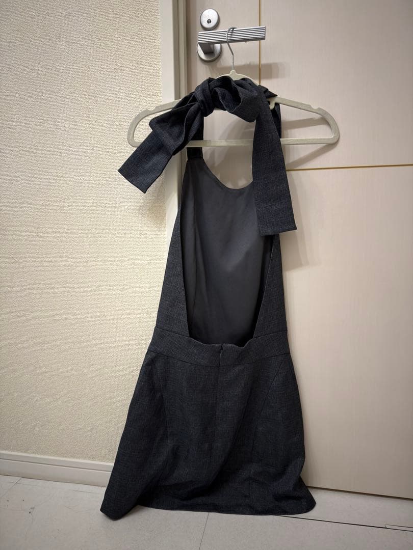 theredthread バックレスリボン付きミニワンピース