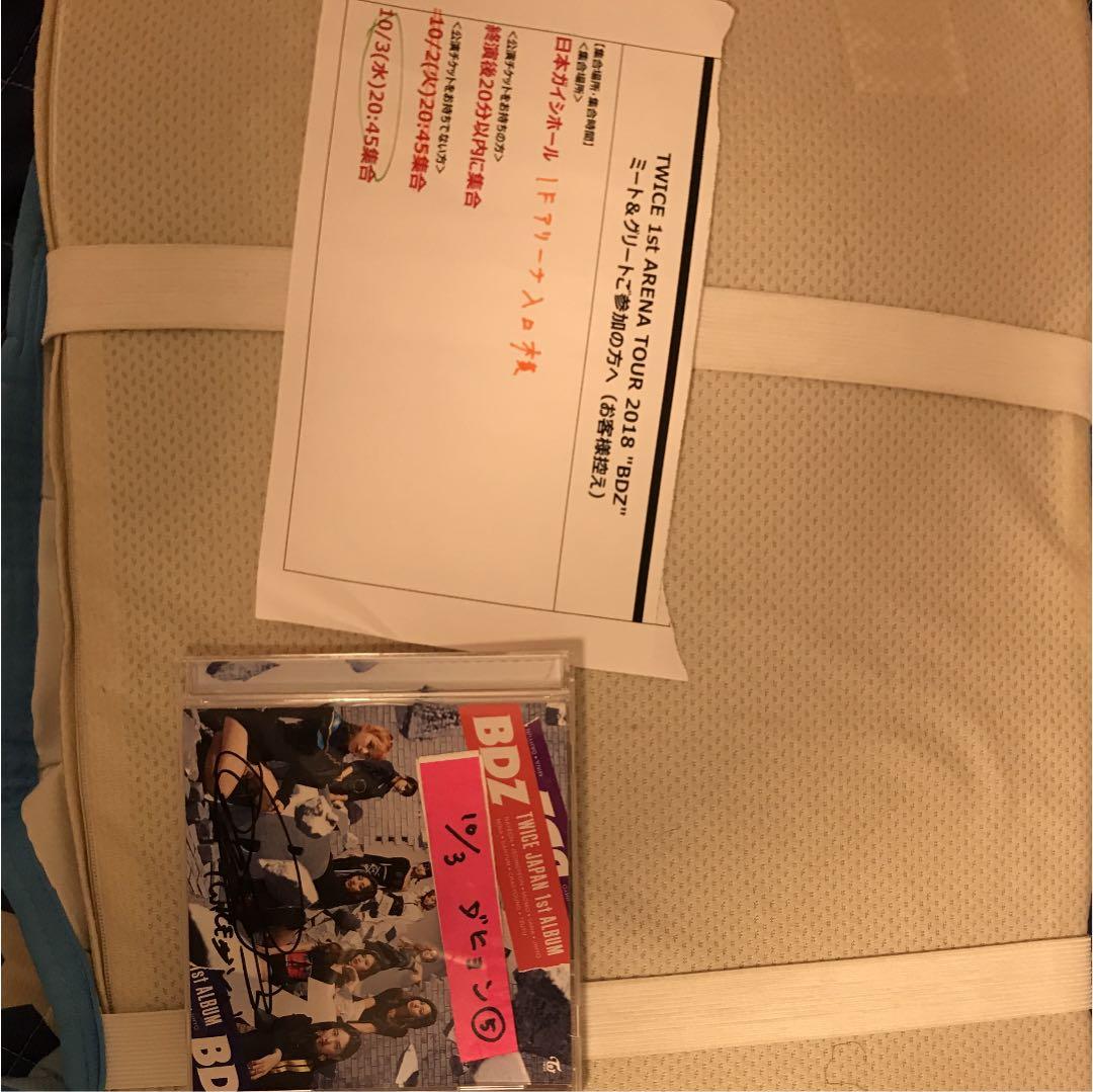 TWICE ダヒョン サイン会 ダヒョンがTWICEのサイン会で見せる笑顔の直前にするルーティーン的な