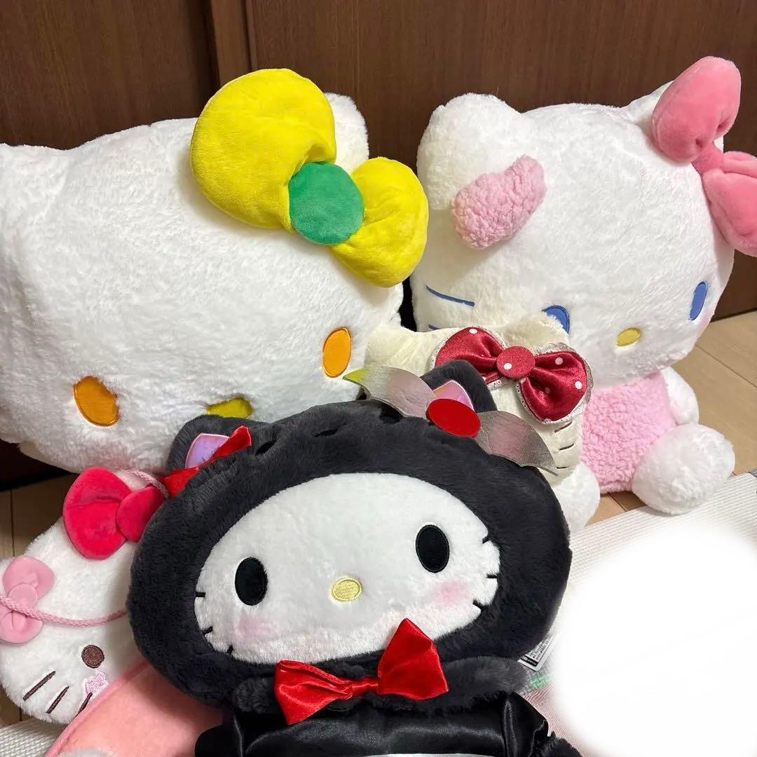 ハローキティ ぬいぐるみ まとめ売り 5種類 ハローキティ」ぬいぐるみコレクション♪ 全身真っ赤なキティも！ 50th