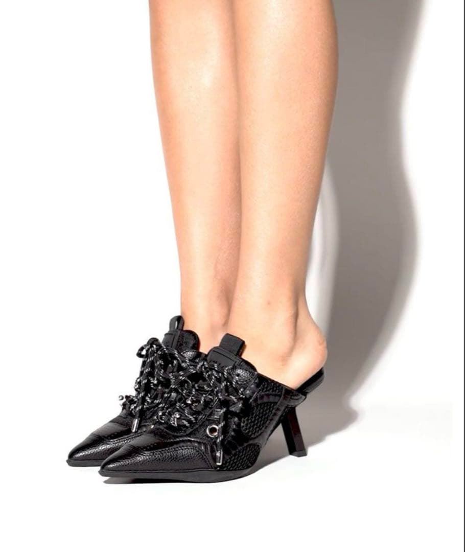 YELLO ブラック　スニーカーミュール（22.5cm）