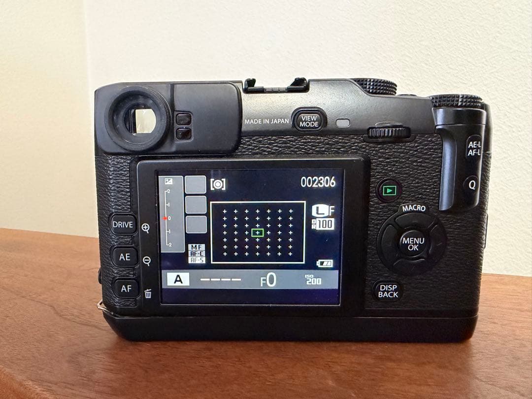 富士フィルム X-Pro1 ミラーレスデジタルカメラ グリップ縦吊り改造