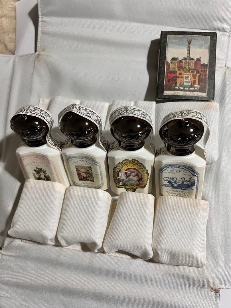 【希少】ビュリー Buly トラベルセット ベロアケース付（観賞用・空瓶扱い） グレート トラベラーズ ビューティキット – Officine Universelle Buly