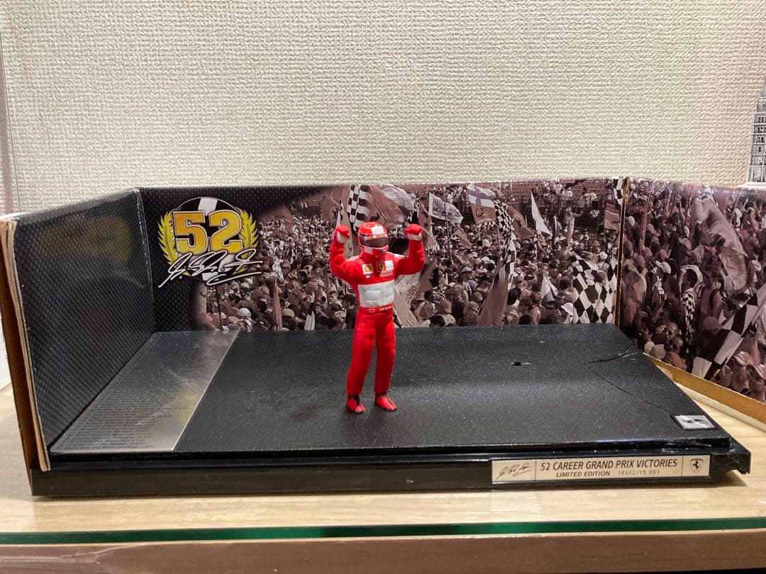 Ferrari F-2001 1:18 •'シューマッハ 通算52回のGP優勝」 - メルカリ