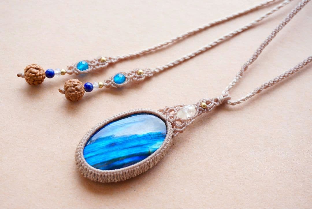 《鮮烈な青》ラブラドライト　レインボームーンストーン　マクラメ　ネックレス
