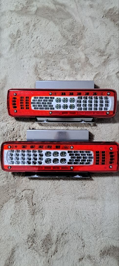 ボルボテール　純正　大型　トラック Amazon.co.jp: ボルボFH 460540 FH 12 FH 16大型トラックテールランプ