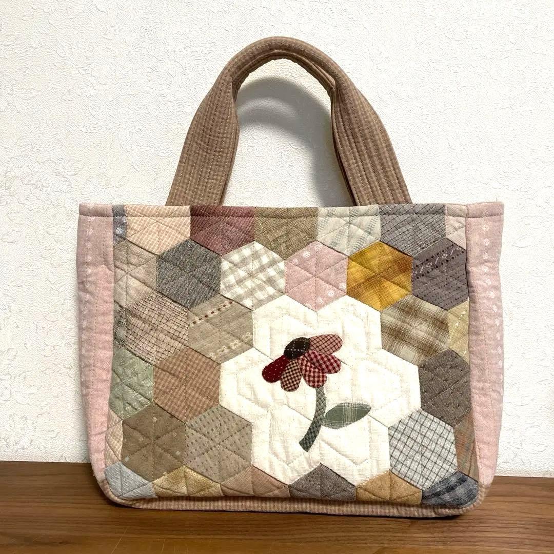 パッチワークキルトトートバッグ ハンドメイド - メルカリ