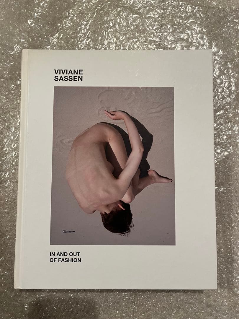 アート・デザイン・音楽 Viviane Sassen IN AND OUT OF FASHION Monograph Bookwerks | Viviane Sassen: In And Out of Fashion