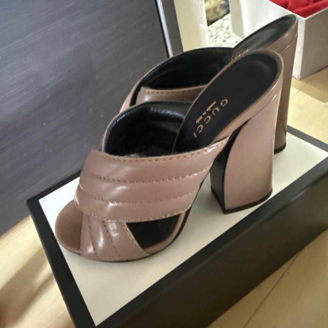 GUCCI ベージュ オープントゥミュール