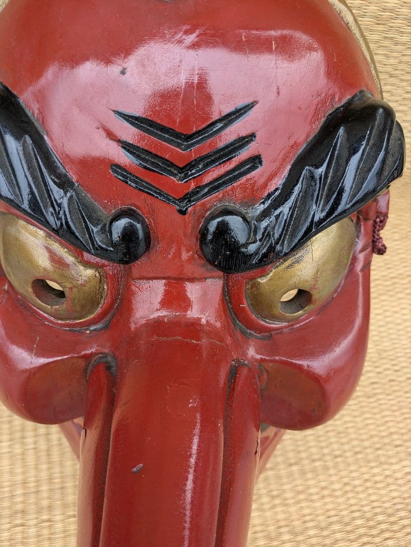 大迫力の天狗面 木製品 壁飾り 程度の良い中古品
