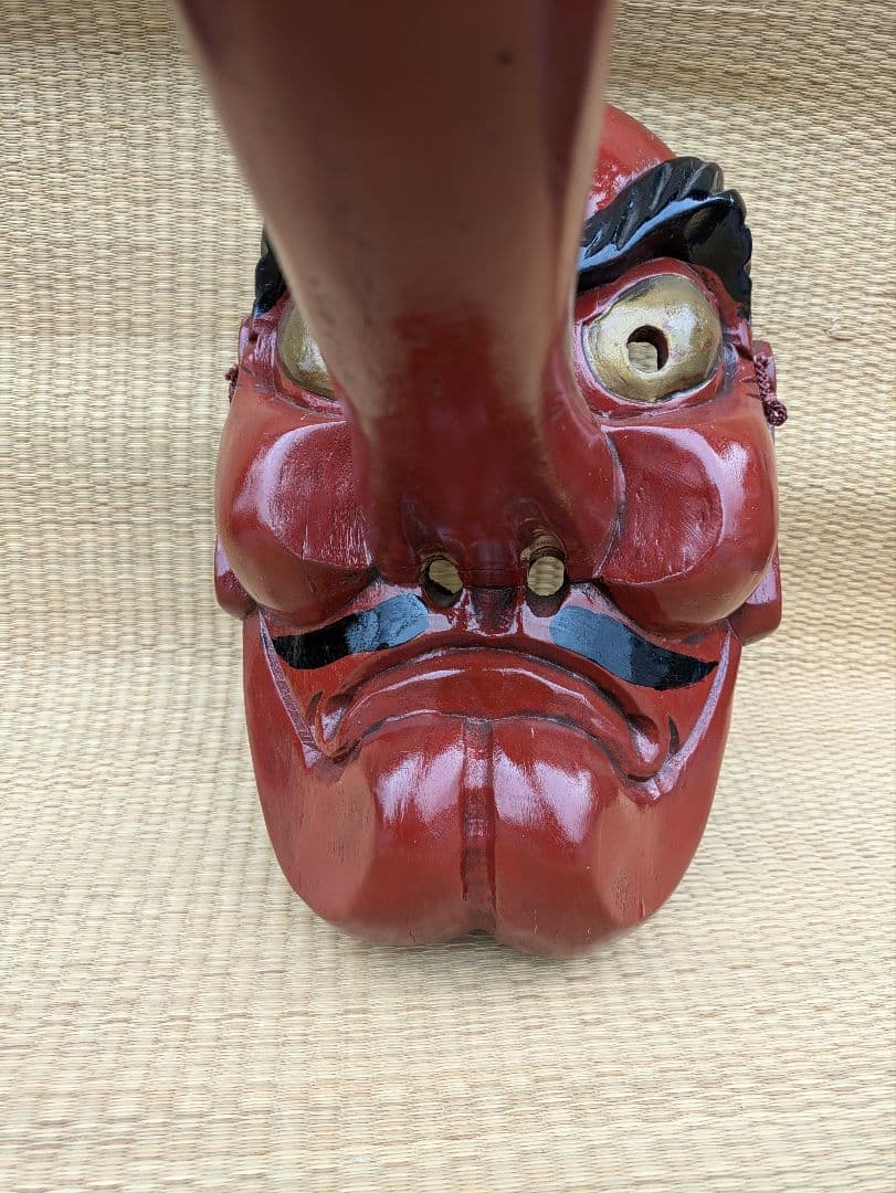 大迫力の天狗面 木製品 壁飾り 程度の良い中古品