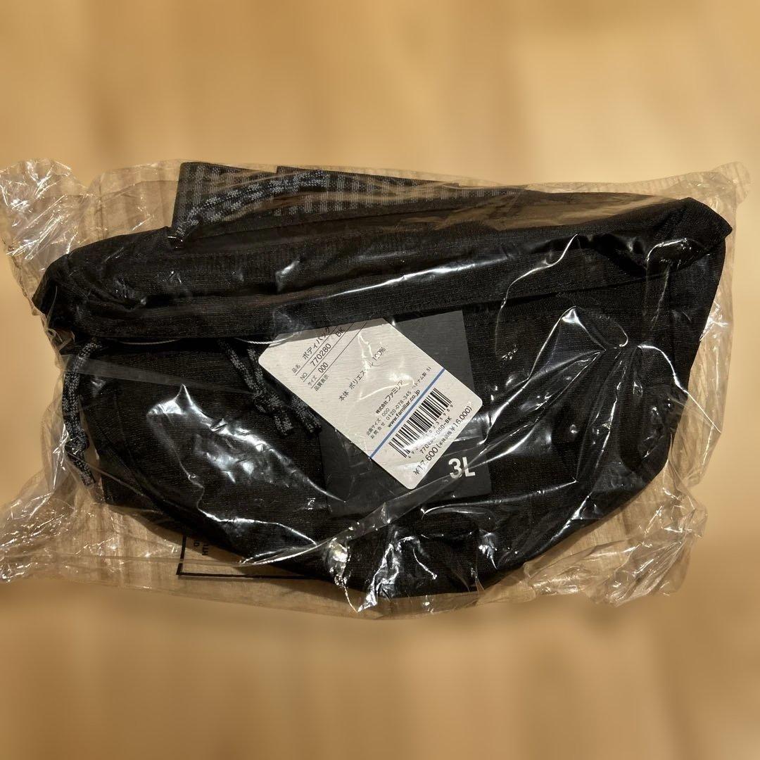 タイムセール！新品　ファミリア ニューエラ　コラボ　ボディバッグ ボディバッグ〈NEW ERA® × familiar〉 | ファミリア公式サイト