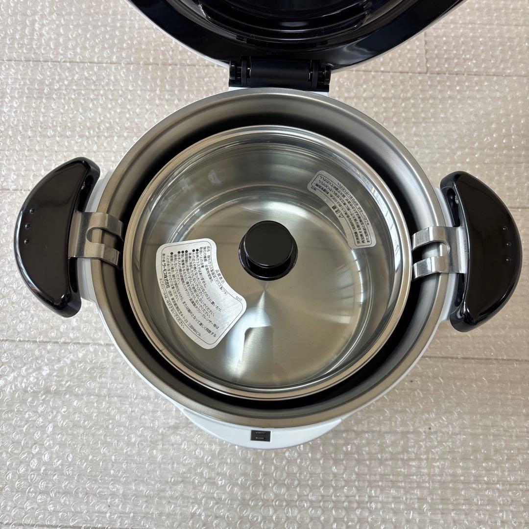 未使用品　サーモス KBK-3000 ホワイト　シャトルシェフ 3.0L