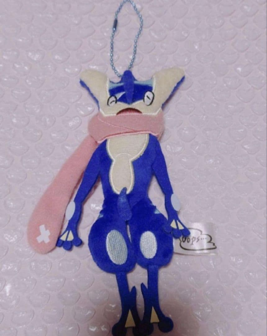 ポケモン ポケセン Oops! ゲッコウガ ぬいぐるみ マスコット キーホルダー 658 ぬいぐるみ Pokémon fit ゲッコウガ ｜【公式】ポケモンセンター