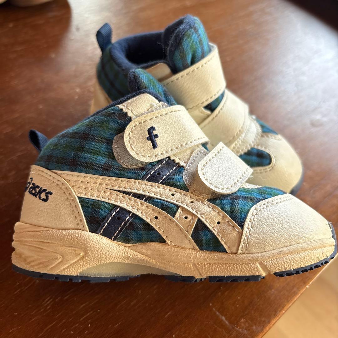 ASICS ファミリアスニーカー ホワイト/グリーンチェック - メルカリ
