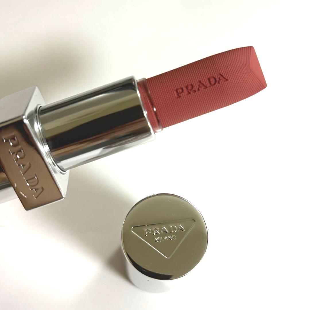 未使用】 PRADA モノクローム ウェイトレス リップカラー P155 - メルカリ