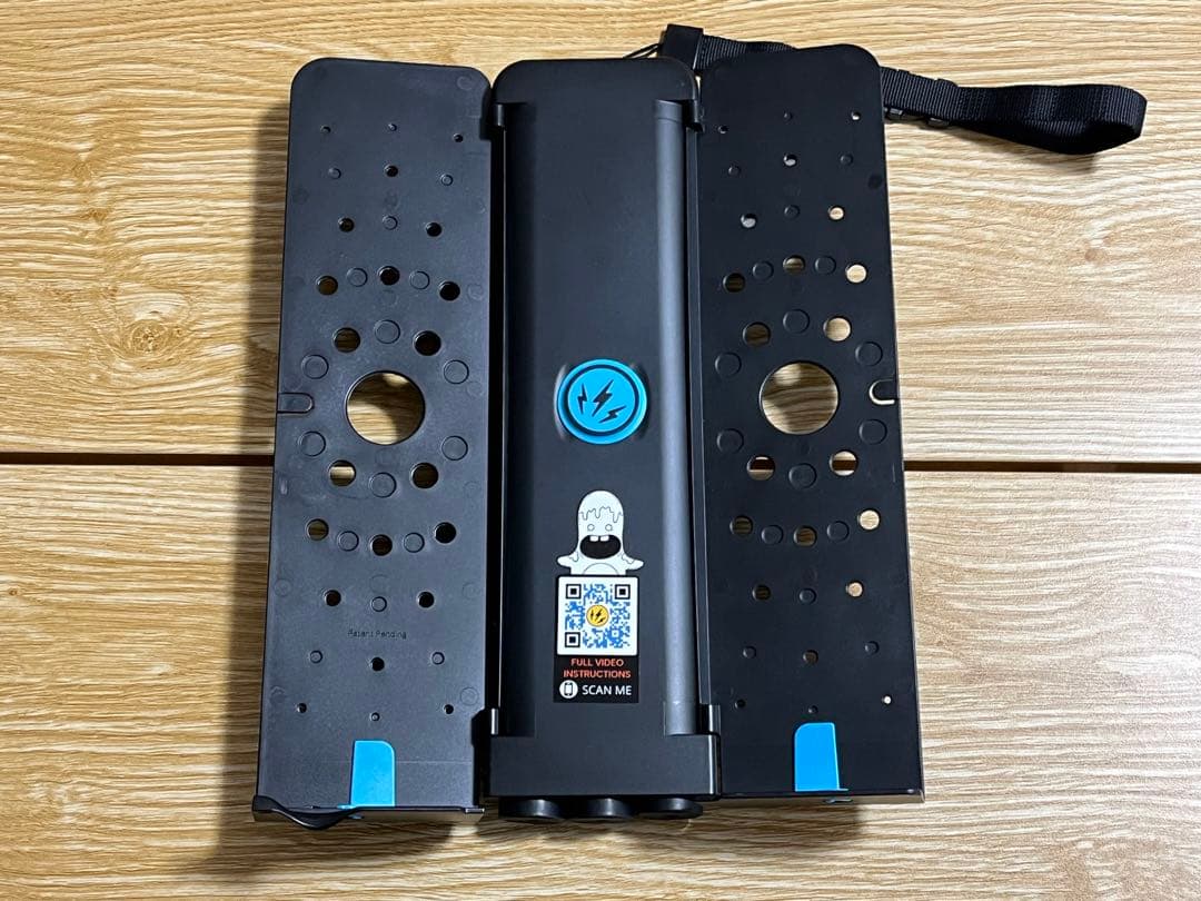 Wee Stand 超軽量＆コンパクトに折りたためるミニマルでポータブルな