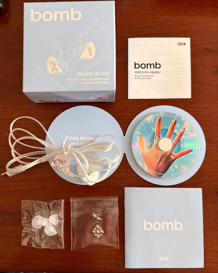 ILLIT アイリットbomb Merch イヤモニ イヤホン - メルカリ