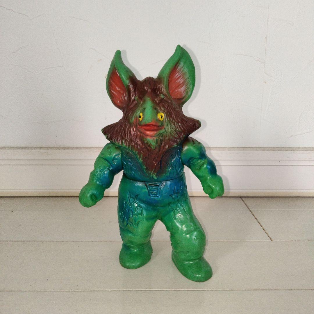 ウルトラセブン　怪獣イカルス星人 ソフビフィギュア Amazon | ウルトラ怪獣ソフビ イカルス星人 旧金型 2色セット