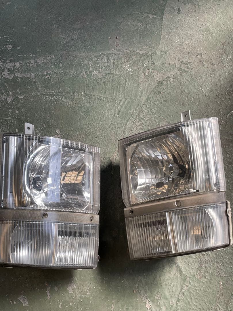 り*い様 最終送料込み！！いすゞNEWギガヘッドライトセット 左右1台分セット いすゞ 大型トラック ニューギガ/ファイブスターギガ