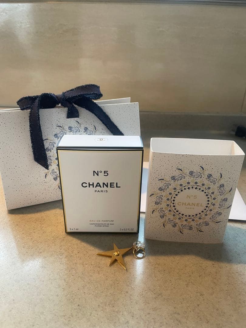 シャネルクリスマスコフレ2025 オードゥパルファムパーススプレイコメット 53751195-3ee5-4231-ad62-