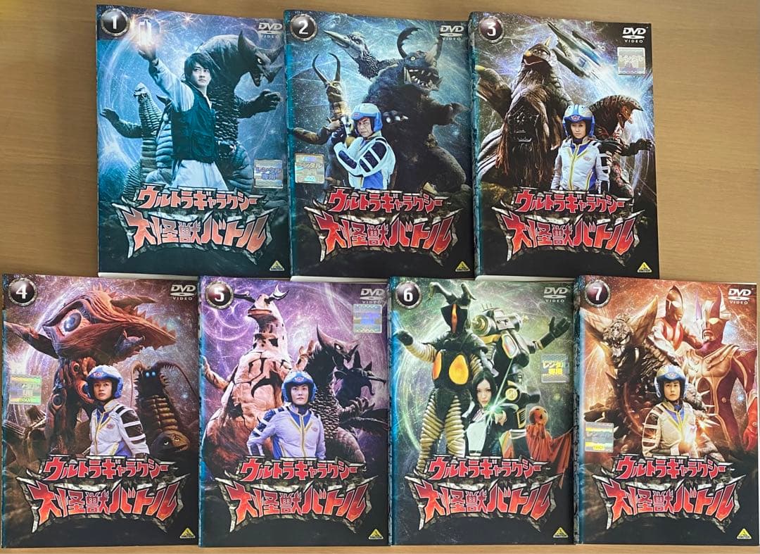 ウルトラギャラクシー大怪獣バトル DVD 全巻セット(1〜7巻) - メルカリ