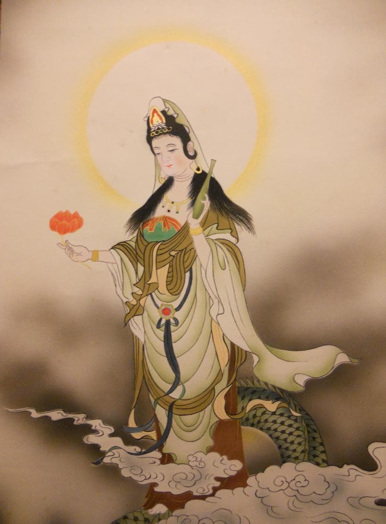 掛け軸 紫雲 龍雲聖観音 絹本 希少 軸装 茶道具 掛軸 美品 です。