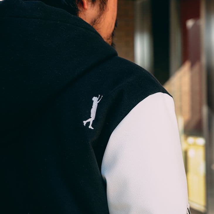 興梠慎三　フード付きスタジャン ブラック/ホワイト