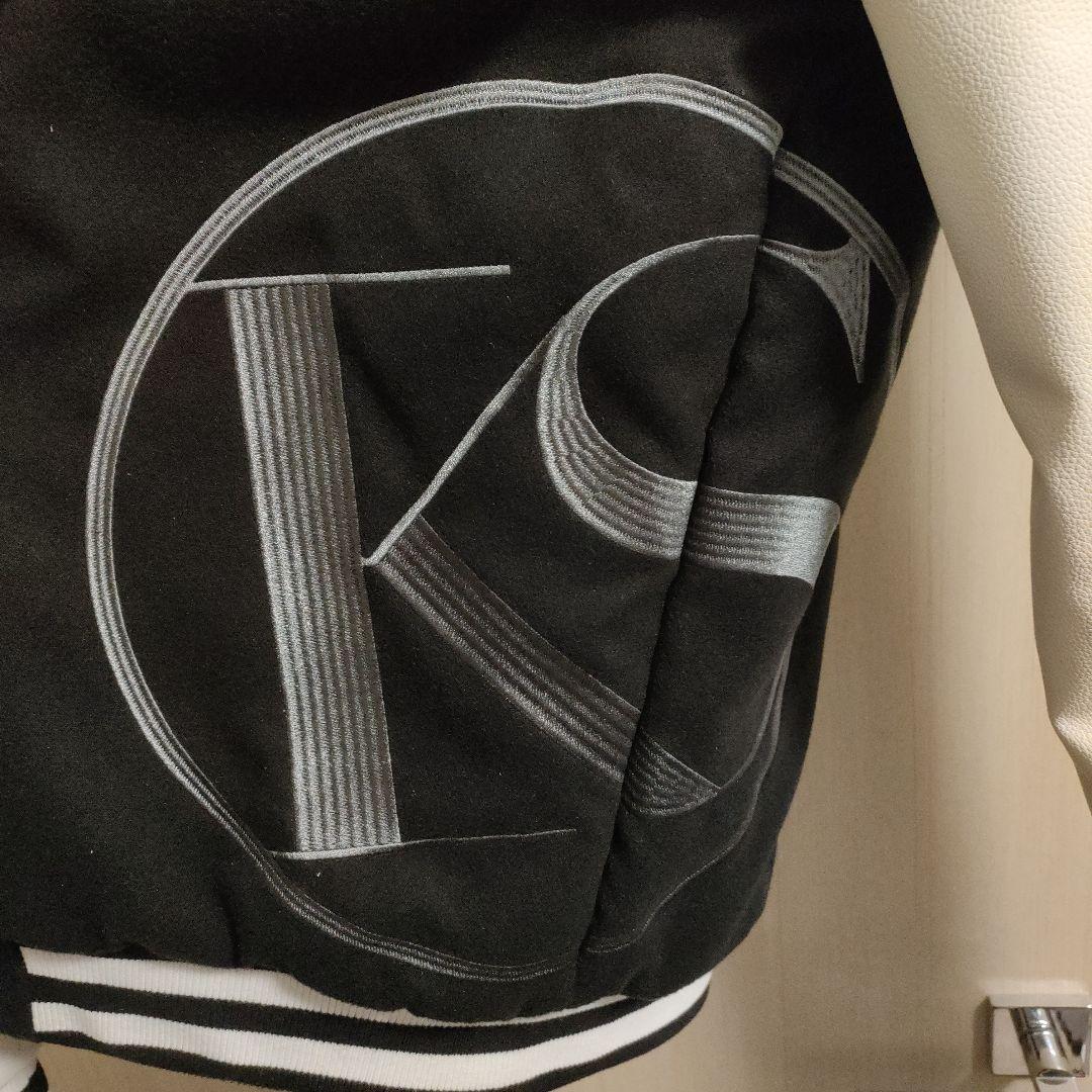 興梠慎三　フード付きスタジャン ブラック/ホワイト