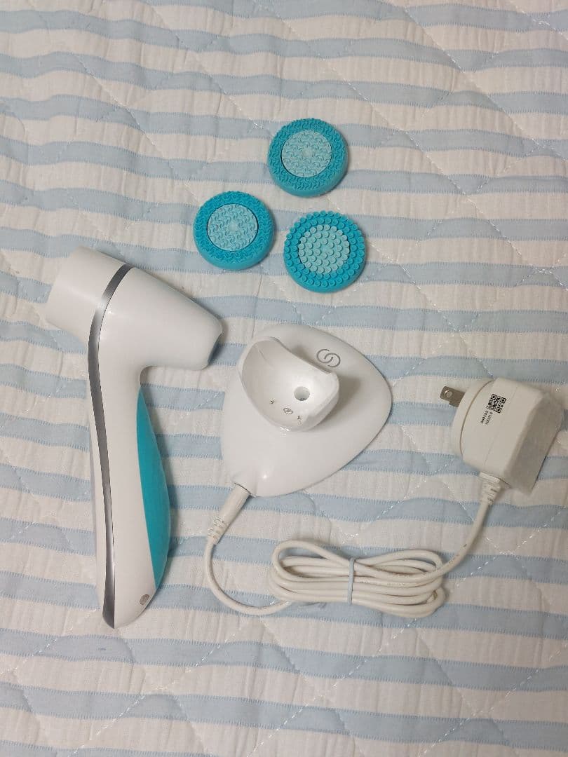 NU SKIN ルミスパ ヘッド3つ付き 美品NU SKIN] LumiSpa iO 洗顔ブラシ 美品NU SKIN] LumiSpa iO 洗顔