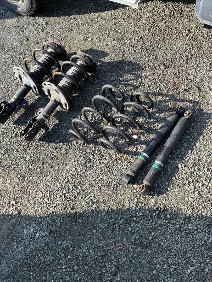 30 アルファード　純正ショック一式　ヴェルファイア　車高調 30 アルファード ヴェルファイア 後期 純正 ショックアブソーバー