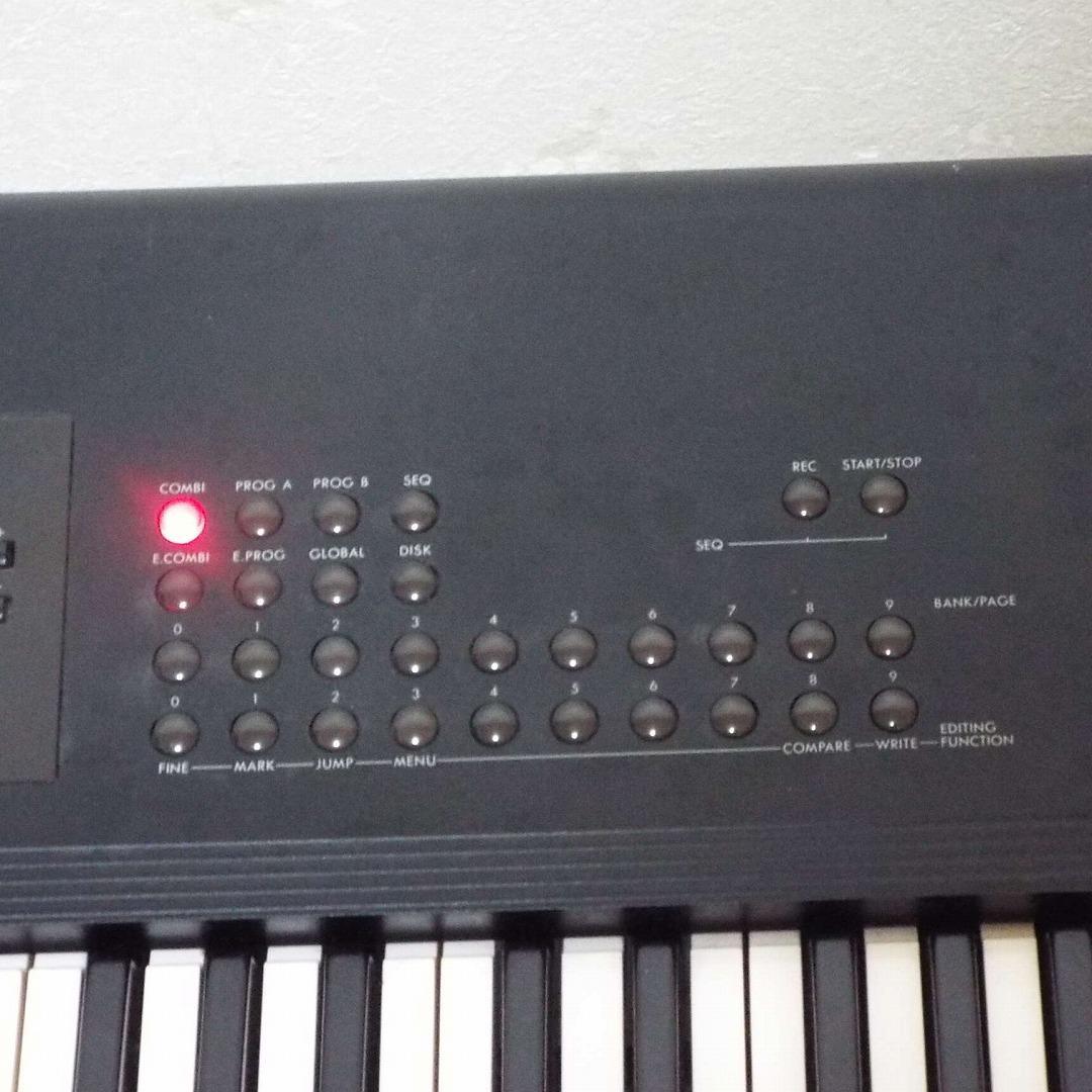 完動_美品 電池交換済 76FS鍵盤 コルグ T2_純正フライトケース付