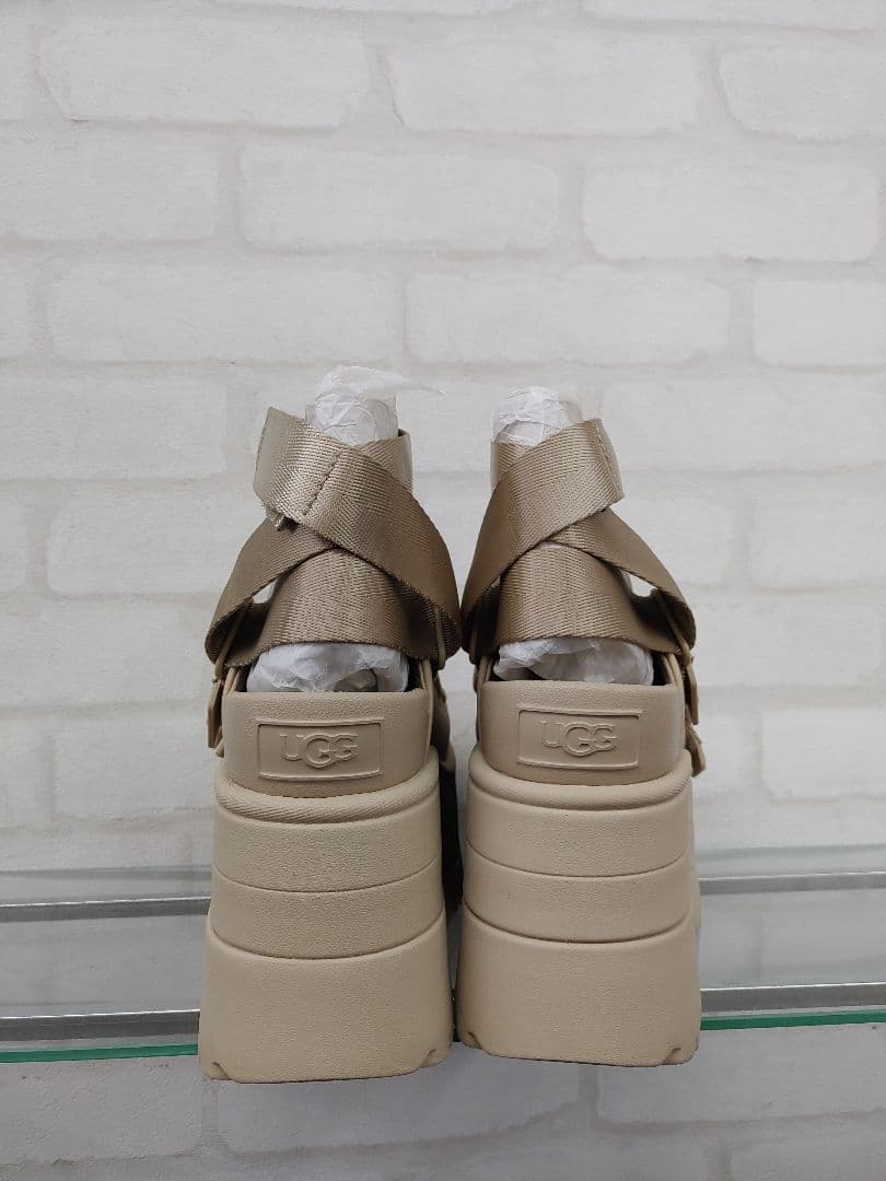 新品　UGG GOLDENRISE 22.0cm サンダル　レディース　厚底