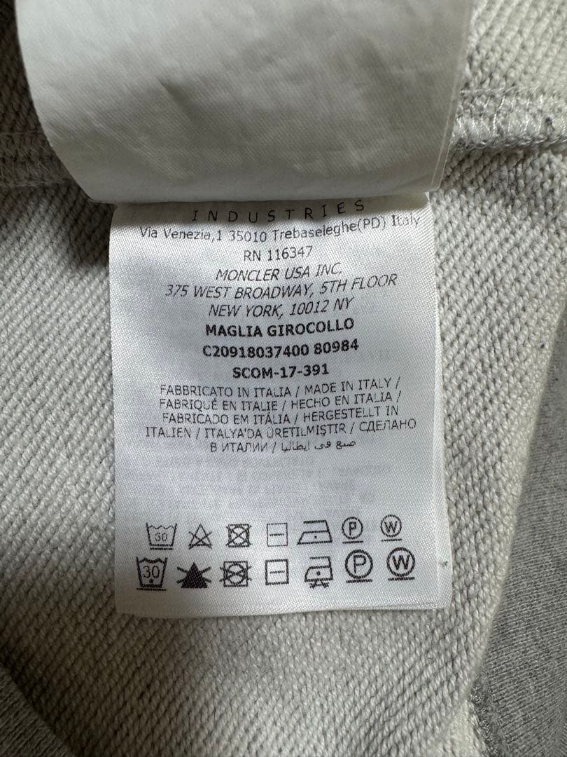 MONCLER スマイリーロゴ グレー トレーナー 商品詳細シンプルで上品な