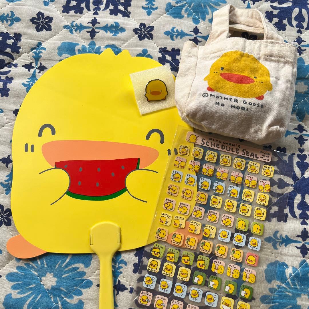 レトロ マザーグースの森ぴよちゃん シール うちわ ピンバッジ セット