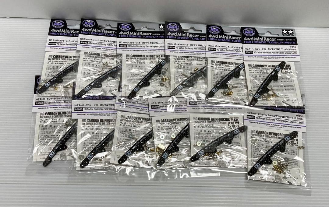タミヤ模型 スーパー᙭シャーシカーボンマルチステー12個セットです
