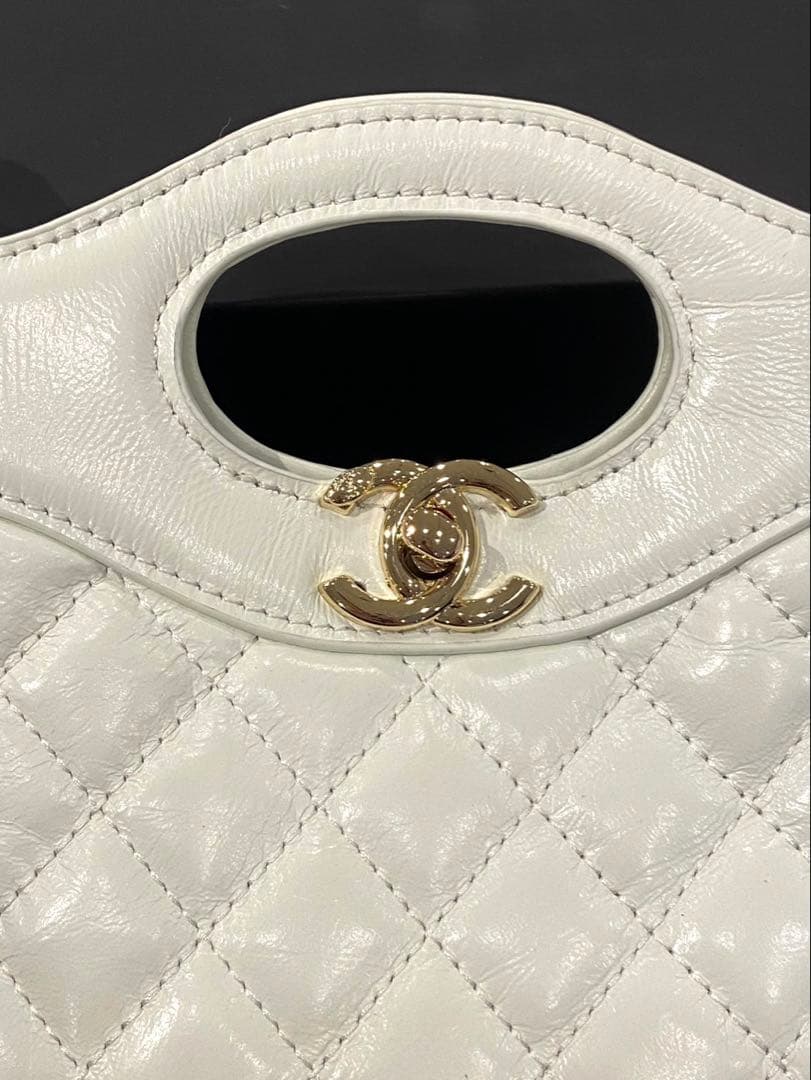 シャネル キルティングショルダーバッグ ホワイト ノベルティ - メルカリ