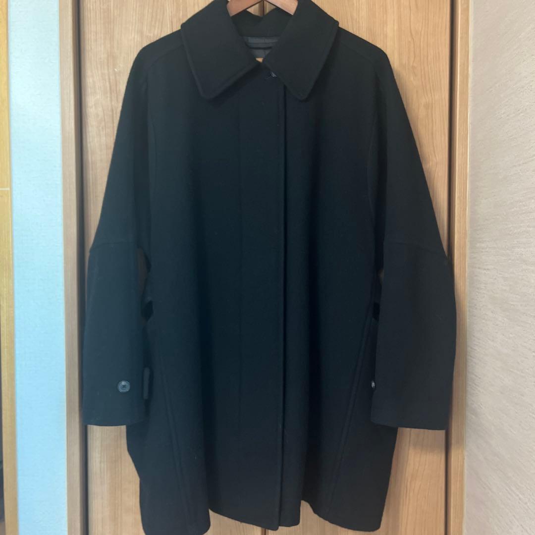 北欧暮らしの道具店「シックに、かろやか」バックベルトのウールコート