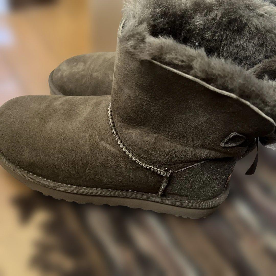 ヒマワリ様 UGG ムートンブーツ カーキ 25センチ リボン アグ - メルカリ