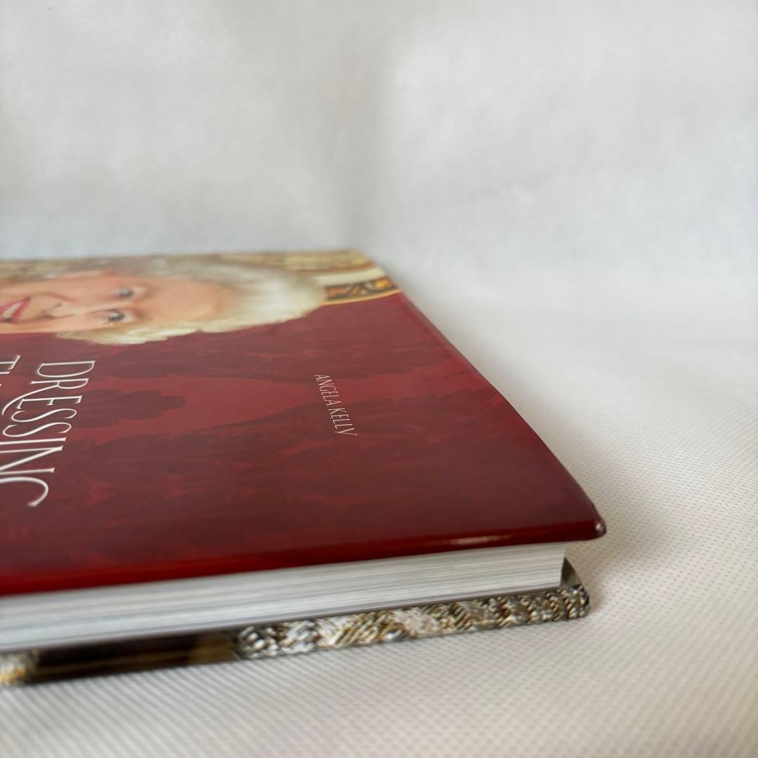 希少】女王のドレス アンジェラ・ケリー イギリス 英語 - メルカリ