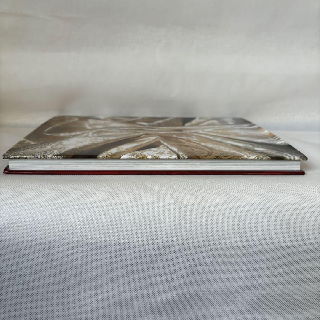 希少】女王のドレス アンジェラ・ケリー イギリス 英語 - メルカリ