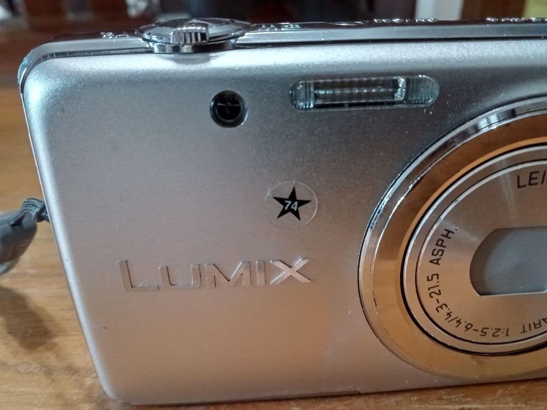 Panasonic LUMIX DMC-FH6 シルバー【通電確認済み】 - メルカリ