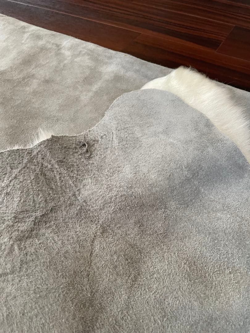 売り切り価格！　牛毛付き革 カウラグ カウハイド