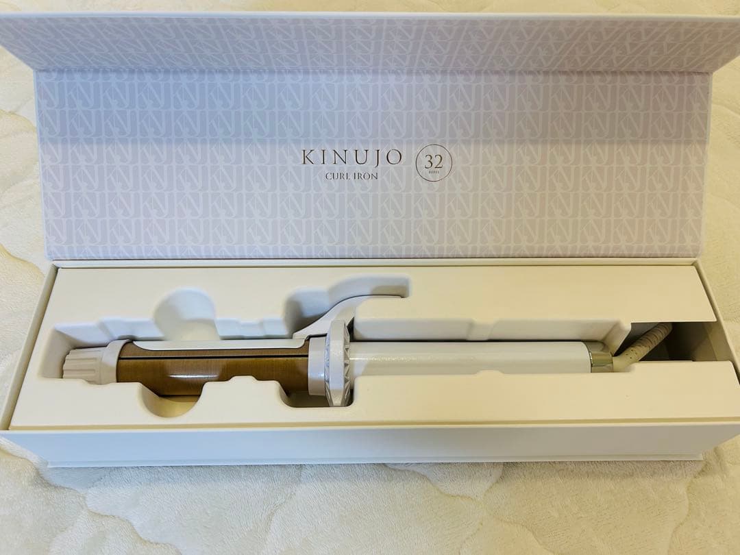 絹女】KINUJO 32㎜ カールヘアアイロン - メルカリ