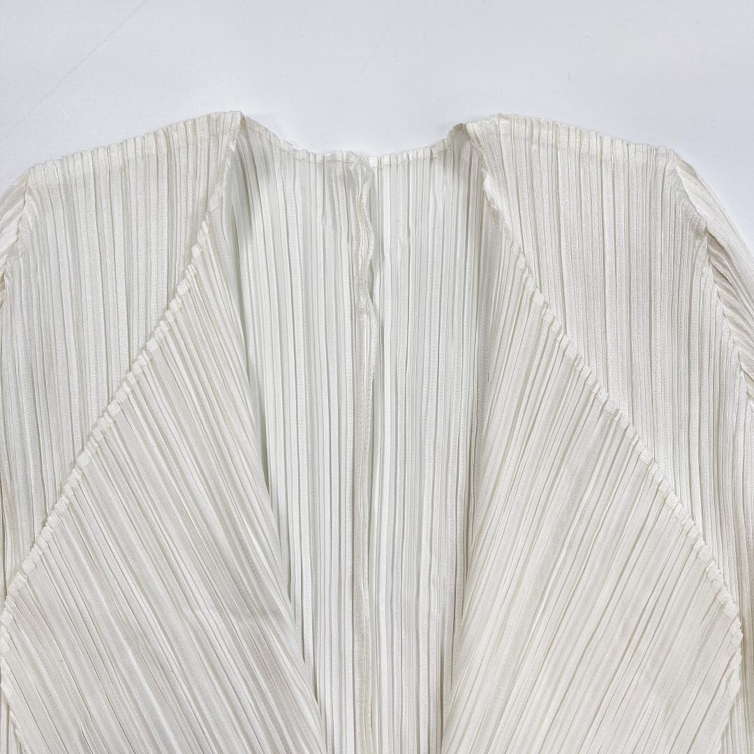 イッセイミヤケ プリーツプリーズ カーディガン 白 3 L 七分袖 - メルカリ