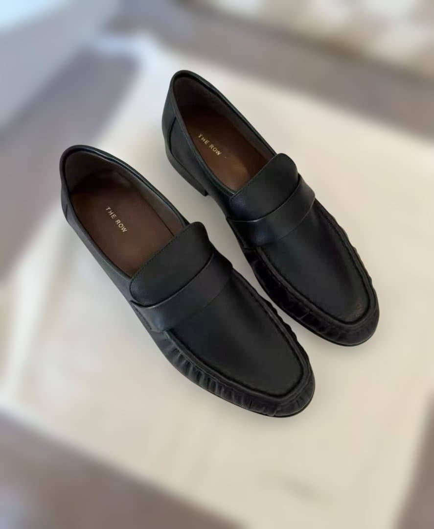 the row 黒 レザー ローファー スリッポン38 レザー製 Mens Loafer ブラック – The Row