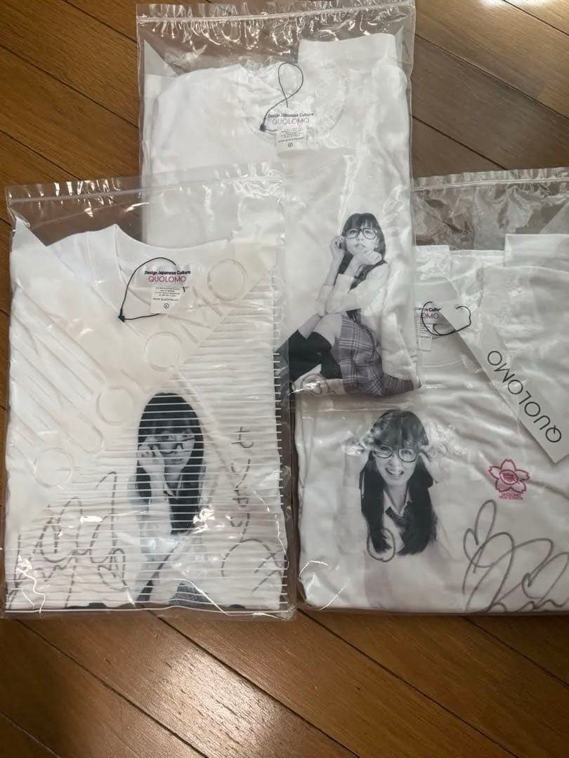 秋山莉奈サイン入りホワイトTシャツ 2009年10月17日、3枚セット。