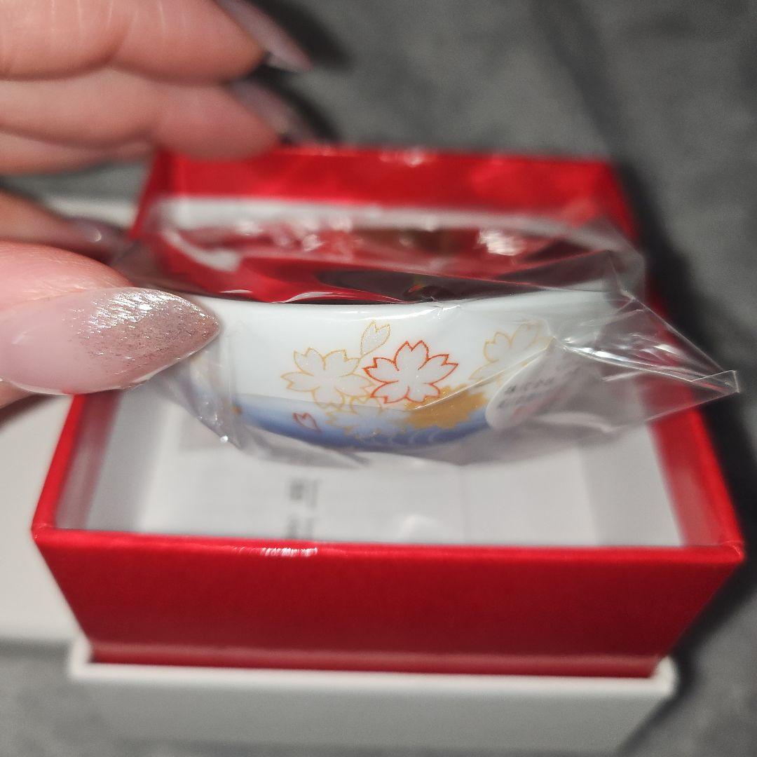 新品未使用】伊勢半本店 小町紅 「桜」 天然紅 有田焼 紅猪口 - メルカリ