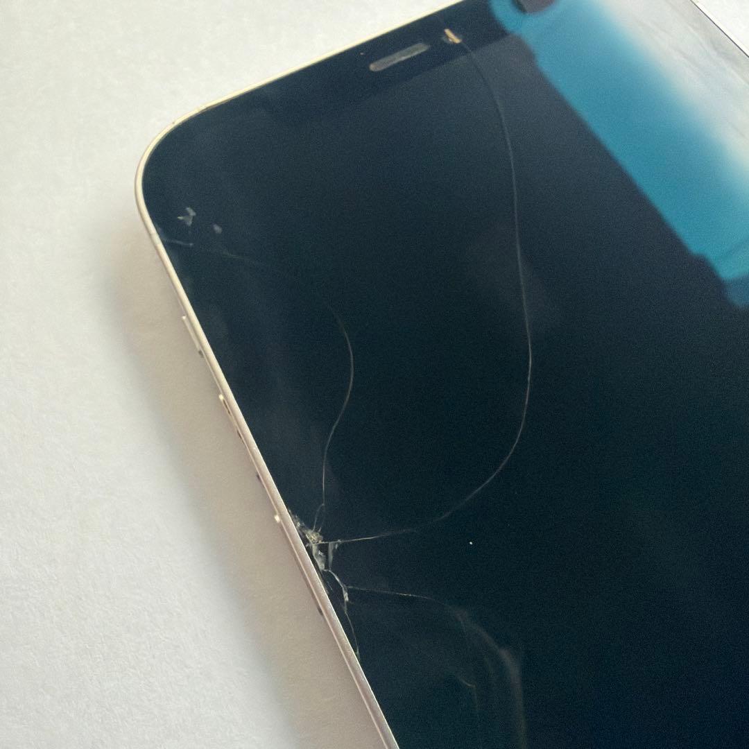 Apple iPhone 11 ホワイト 画面ひびあり - メルカリ