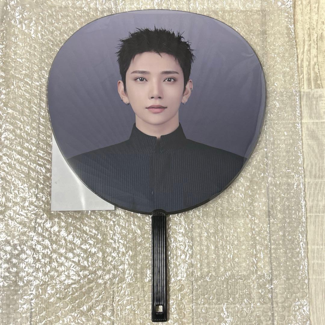 SEVENTEEN ジョシュア うちわ NEW_ IN JAPAN - メルカリ
