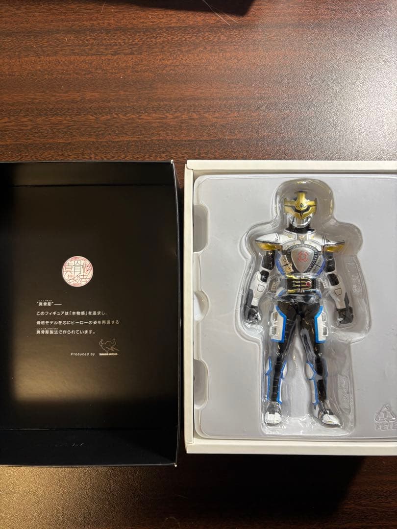 S.H.Figuarts 真骨彫 仮面ライダーイクサ　輸送箱付き